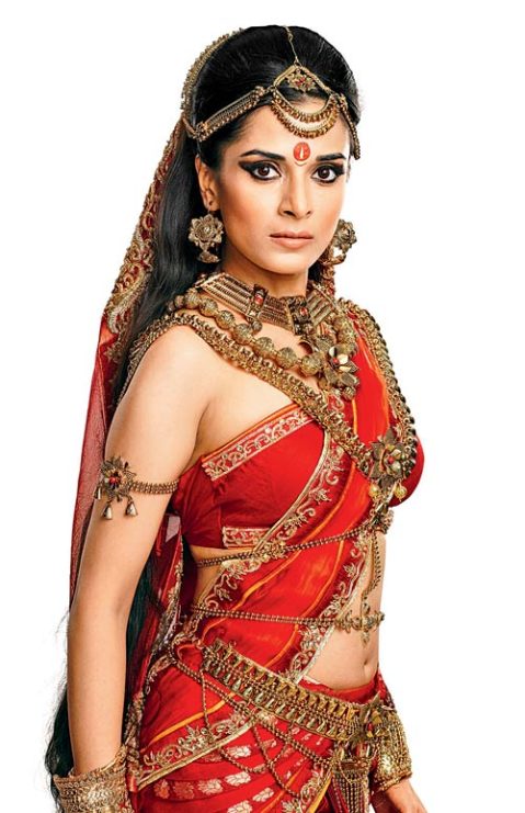 Pooja Sharma sebagai Draupadi (Drupadi) dalam serial India Mahabharata yang tayang di ANTV